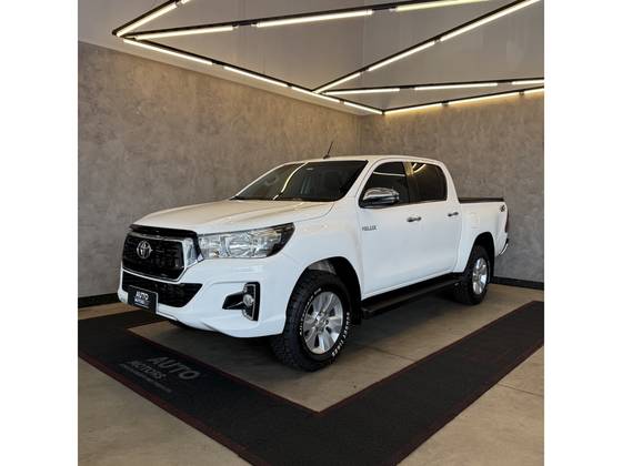 TOYOTA HILUX 2.8 SR 4X4 CD 16V DIESEL 4P AUTOMÁTICO TOYOTA HILUX 2.8 SR 4X4 CD 16V DIESEL 4P AUTOMÁTICO